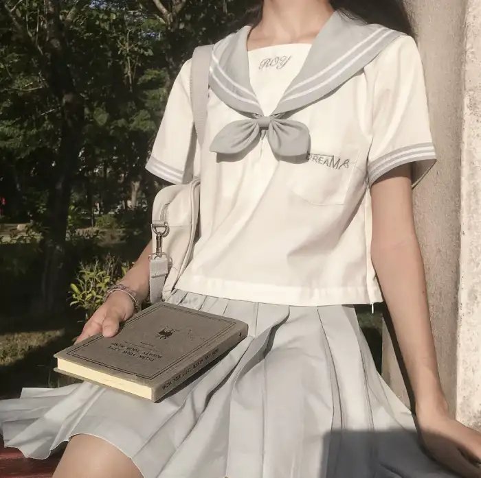 皎皎清月坠我怀